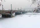 2004 0125 153402 Ph zamrzla Vltava Manesuv most  Zamrzla Praha